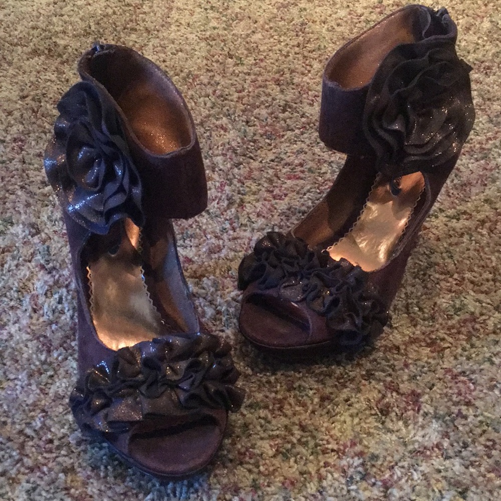 Poetic license heels